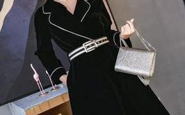 小个子如何搭配黑色收腰长款?