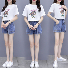 小个子显高套装洋气-第1张图片-ZBLOG